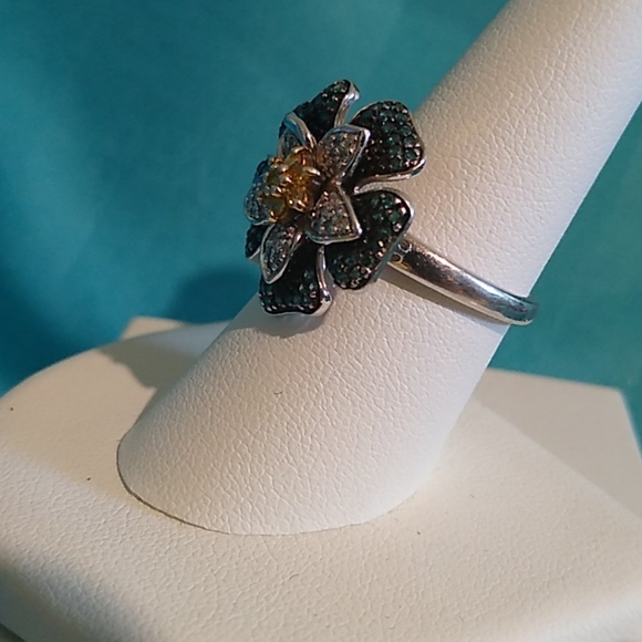 Affinity Diamond Flower Ring - Picture 4 of 8